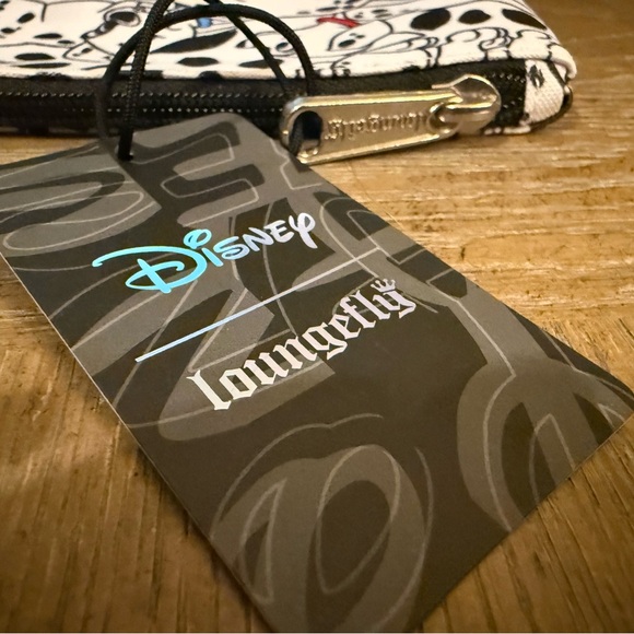 Disney x Loungefly 101 Dalmatians Nylon Zip Pouch NWT - Picture 4 of 10